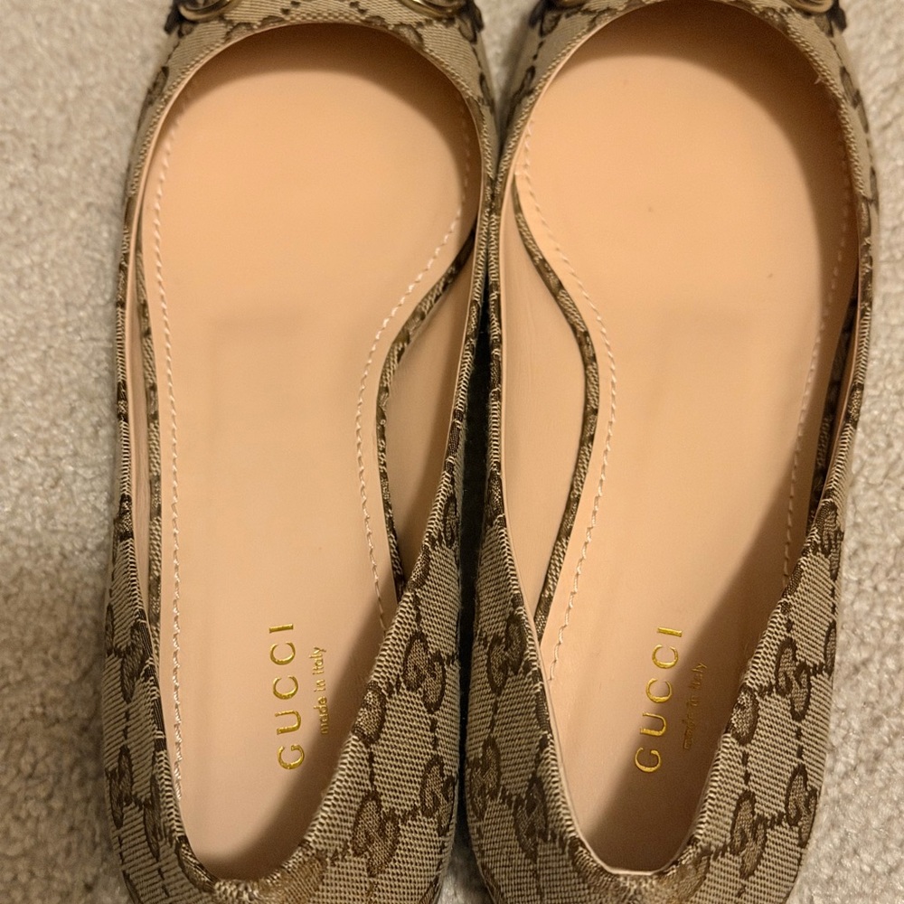 Gucci Beige Monogram Loafers with Gold Detail - Picture 4 of 9